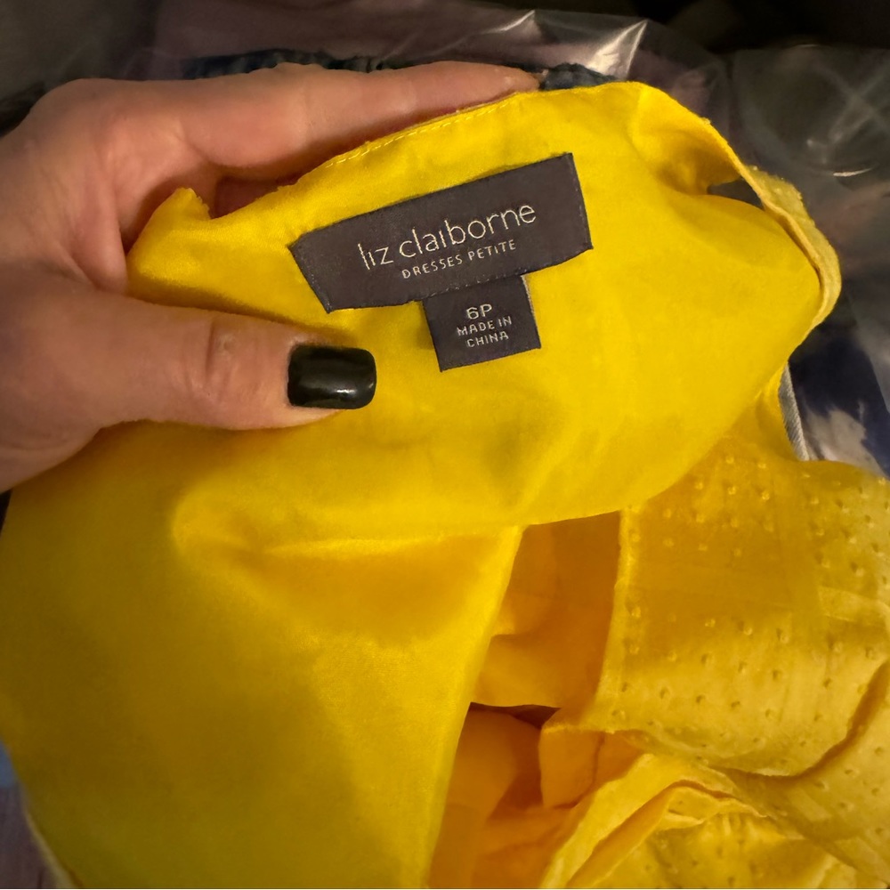 Liz Claiborne yellow lightweight dress size 6P brand new without tag - Picture 3 of 5